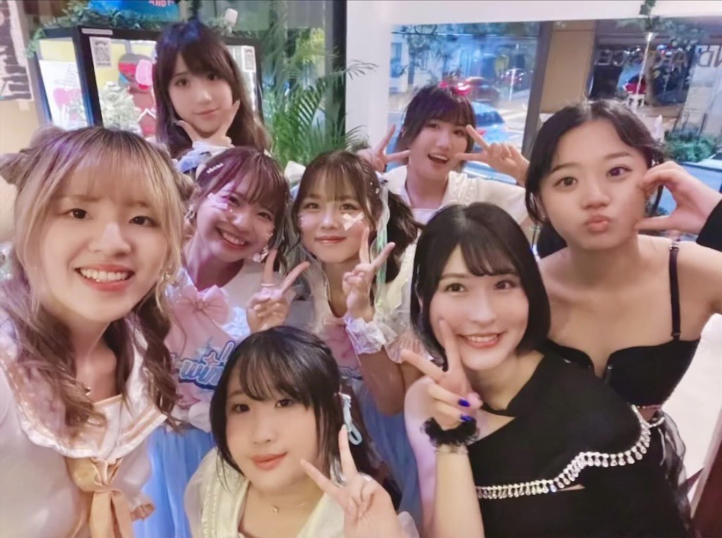 momo_nijino's tweet photo. 💗🎀Idols🎀💗
大好きなアイドルの皆さんと久しぶりにお会いできて、元気いっぱいもらいました😊🫶🏻
チェキも宝物です💎✨️
本当にありがとうございました🥹
また会えたのが本当に嬉しい…😭💞
これからもずっとみなさんを応援しています📣💖
#sydney
#idol https://t.co/Myz9oN0IsY