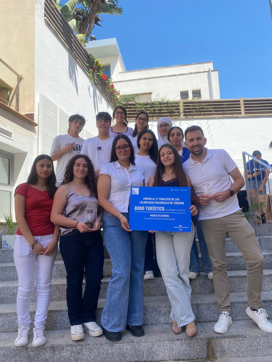 📸✨ ¡Orgullo Príncipe en las Olimpiadas de Turismo de la UMU! ✨📸

Estamos felices de compartir que el IES Príncipe de Asturias ha conseguido dos proyectos finalistas y un tercer premio 🥉 en la Olimpiada de Turismo organizada por la Universidad de Murcia.