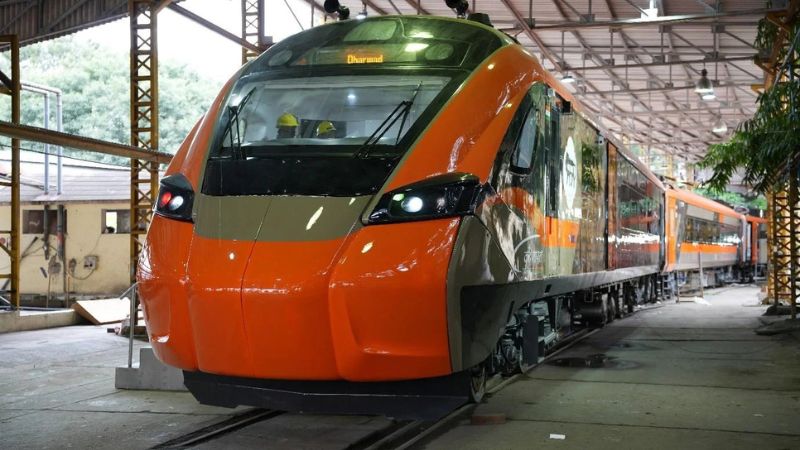 BansalHousing's tweet photo. In a major development for residents of Khurja, Uttar Pradesh, the Ministry of Railways has approved a stop for the Vande Bharat Express at Khurja Junction.
#khurja #vandebharat #IRCTC #UttarPradesh 

https://t.co/GpopyIXCiX https://t.co/qO7ywtKGvf
