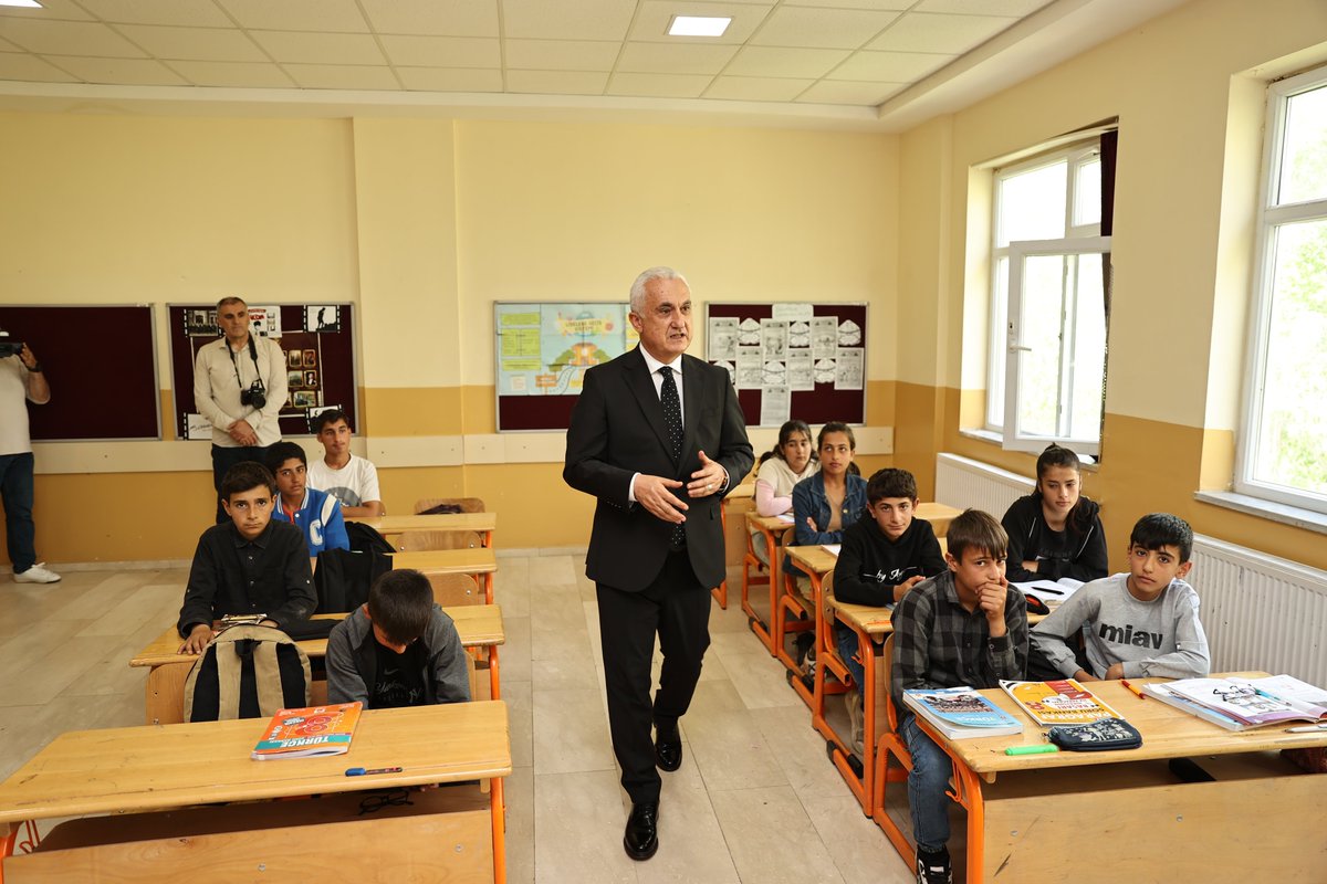 TCMusValiligi's tweet photo. Bulanık ilçemize bağlı Günbatmaz İlkokulu ve Ortaokulu ziyaretinden kareler.#Muş📸
 #Bulanık👨‍🎓👩‍🎓🏫
@Valiavnicakir @tcmeb

📍Bulanık https://t.co/hql9j9b9cS