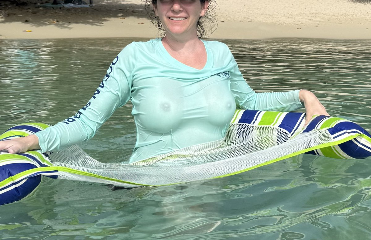VictoriaBrutl's tweet photo. I got sunburned the other day and have to wear a water shirt. Do you like the look? @WomenOfOnlyFans @ExpressMilf https://t.co/wiw6SJZy88