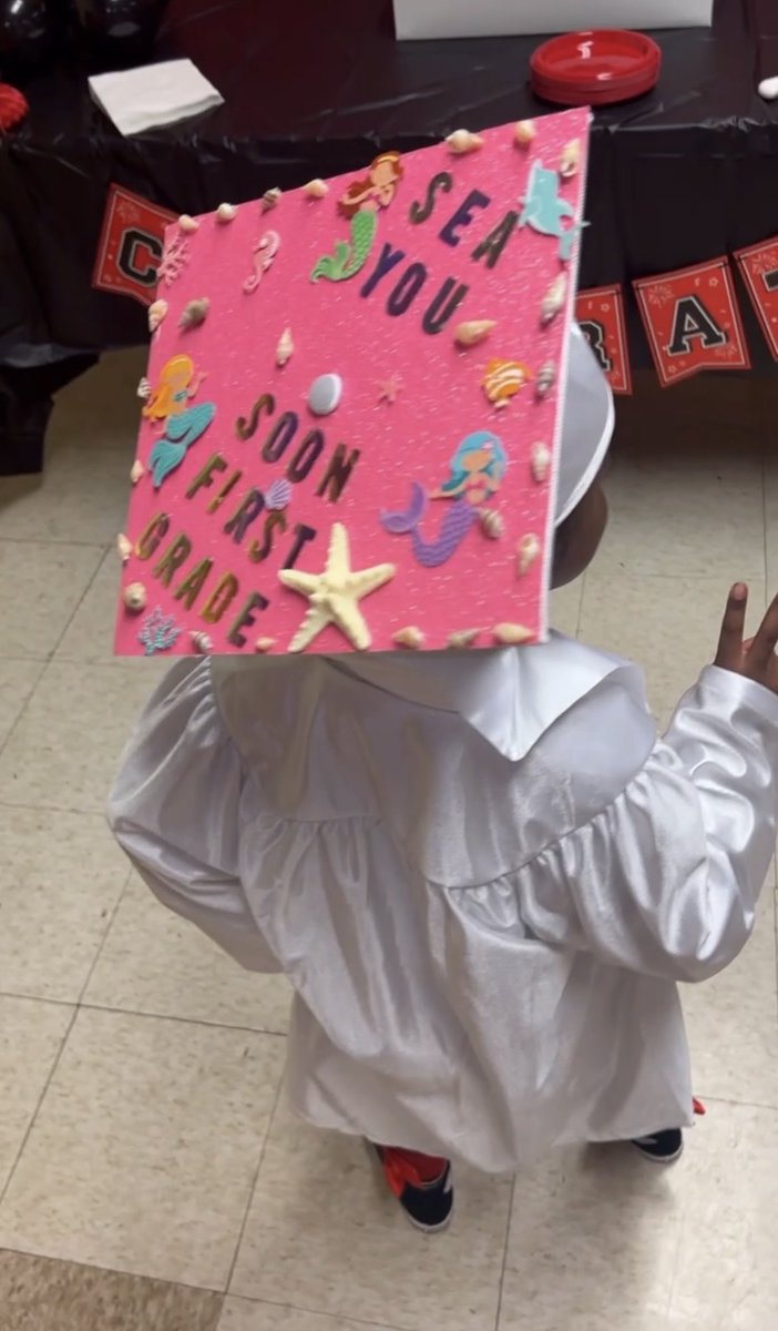 mariahalexxxxis's tweet photo. Next stop 1st grade🥹🎓💕 https://t.co/LHeTflEJjd