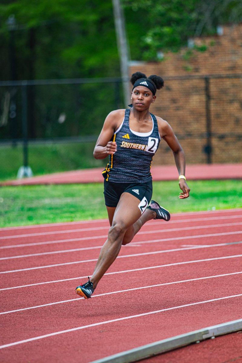 𝐓𝐇𝐄 𝐒𝐓𝐀𝐆𝐄 𝐈𝐒 𝐒𝐄𝐓.

👟 | NCAA East Regional
📍 | Hodges Stadium | Jacksonville, FL
🎥 | ESPN+
📶 | flashresults.ncaa.com/Outdoor/2025/F…

#SMTTT