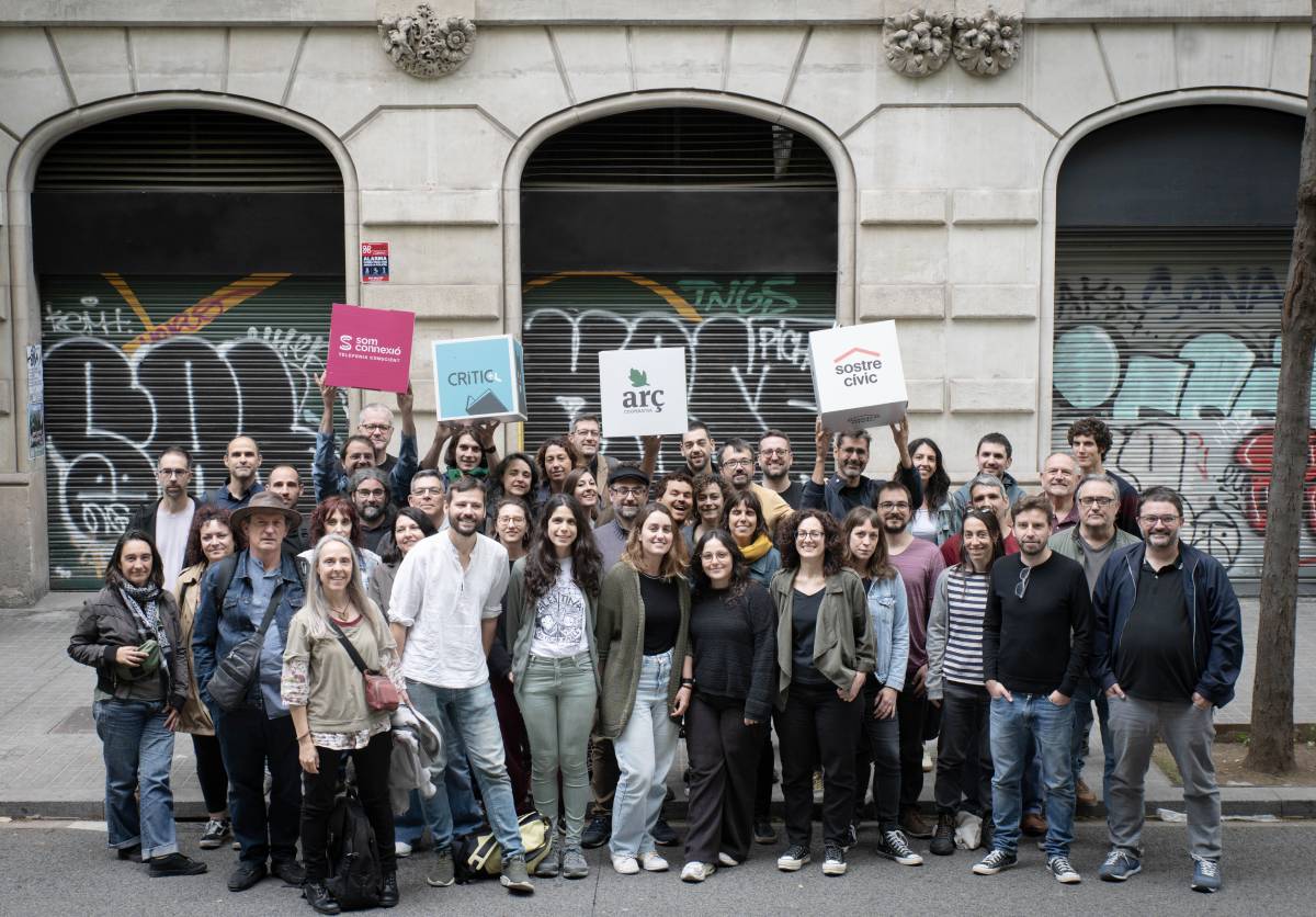GrupEcos (@grupecos) on Twitter photo Tres sòcies d’ECOS impulsen un nou espai cooperatiu al centre de Barcelona.
Es tracta d'<a href="/arc_coop/">Arç Cooperativa (mastodon.social/@arc_coop)</a>, <a href="/sostrecivic/">Sostre Cívic</a> i <a href="/SentitCritic/">elcritic.cat</a>. I ho fan juntament amb <a href="/SomConnexio/">Som Connexió</a>.
Com s'espera que sigui aquest nou espai? Quan es preveu la inauguració?
Ho expliquem! ➡️ grupecos.coop/noticies/tres-… Tres sòcies d’ECOS impulsen un nou espai cooperatiu al centre de Barcelona.
Es tracta d'<a href="/arc_coop/">Arç Cooperativa (mastodon.social/@arc_coop)</a>, <a href="/sostrecivic/">Sostre Cívic</a> i <a href="/SentitCritic/">elcritic.cat</a>. I ho fan juntament amb <a href="/SomConnexio/">Som Connexió</a>.
Com s'espera que sigui aquest nou espai? Quan es preveu la inauguració?
Ho expliquem! ➡️ grupecos.coop/noticies/tres-…