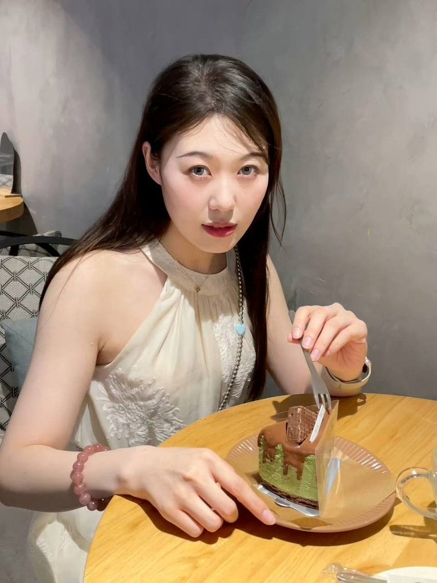 7YDDW's tweet photo. 我服了，朋友说我长得像天下第一里，铁胆神侯喜欢的那个女人… 

你们都看过没有，看过的年纪应该都不小了吧～ https://t.co/z4AhxBEfb3