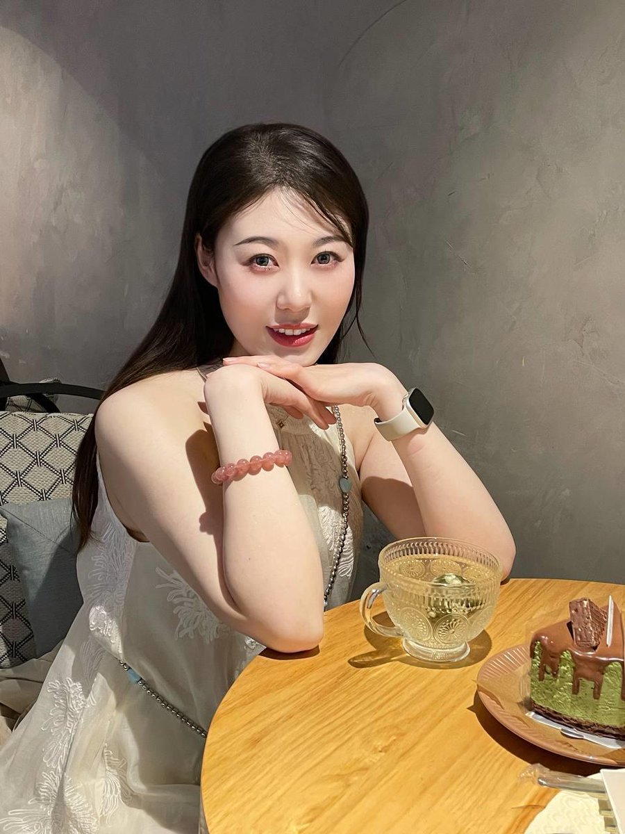 我服了，朋友说我长得像天下第一里，铁胆神侯喜欢的那个女人… 

你们都看过没有，看过的年纪应该都不小了吧～