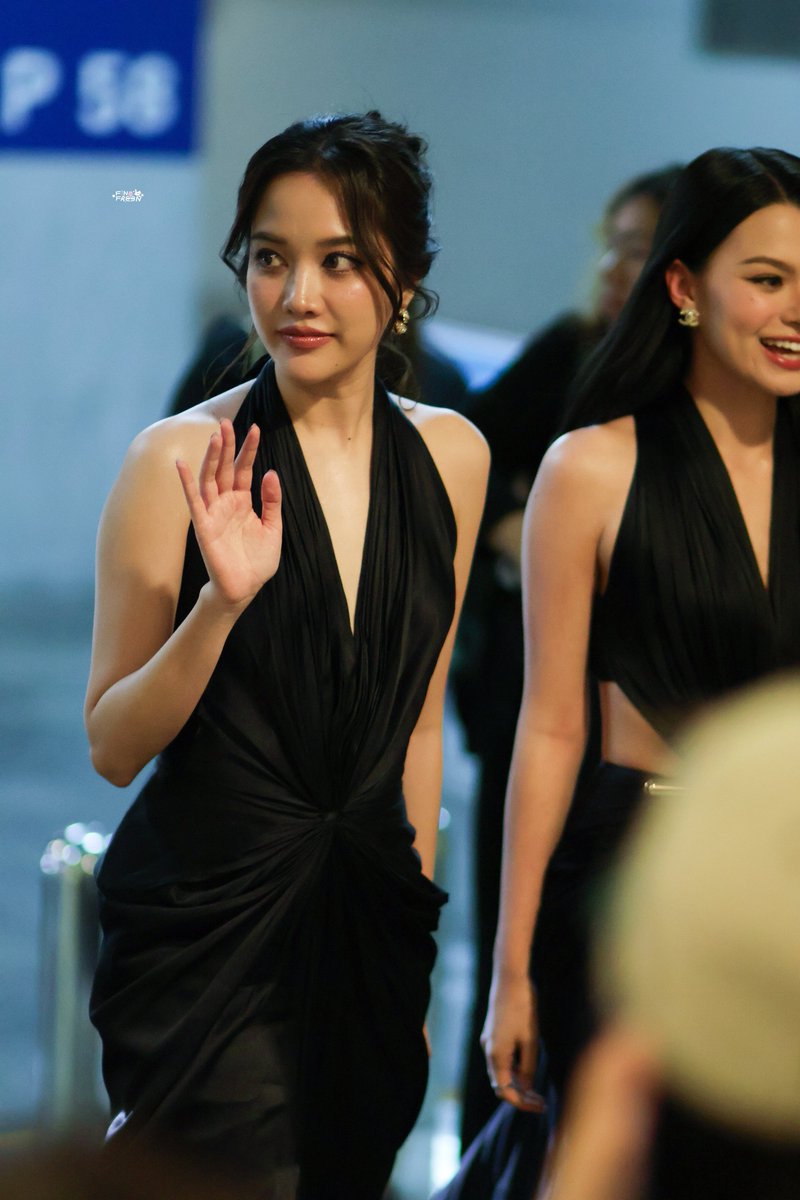 FanfreenCNX's tweet photo. สวยจนจะเป็นลม🫠

SAROCHA REBECCA AT KAZZ AWARDS
#KazzAwards2025xFreenBecky https://t.co/sOwmBkTc1s