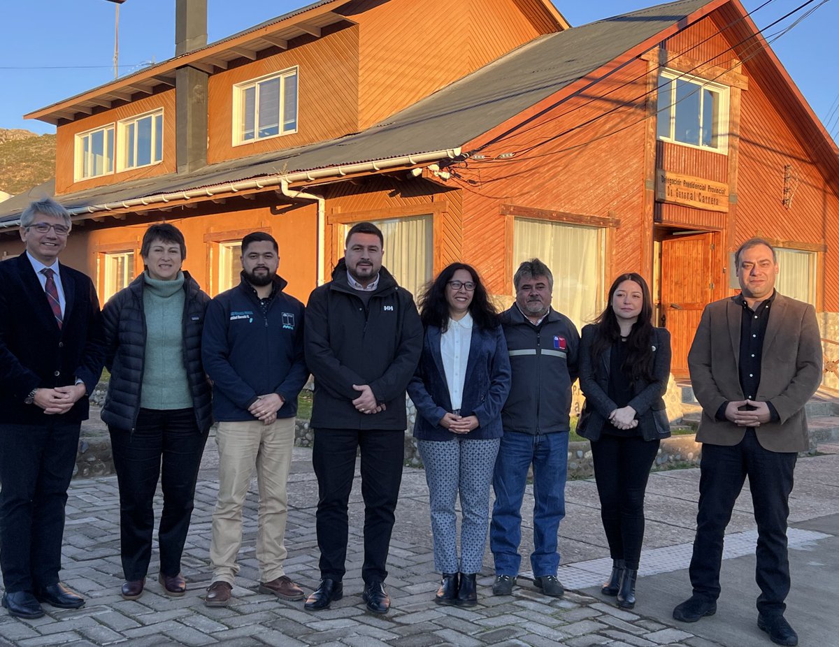 🍒En #ChileChico, el director del Trabajo, Pablo Zenteno, y la subdirectora Laura Vásquez inician sus actividades en la Región de Aysén con un saludo protocolar al delegado presidencial provincial de General Carrera, Cristóbal Barceló.

🏔️Participan la directora regional del