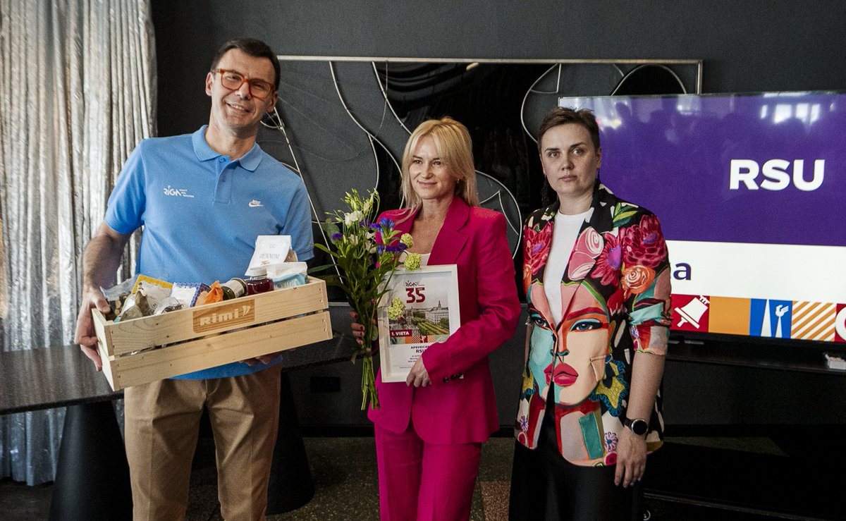 RSU.LV (@rsuinfo) on Twitter photo Urrā! RSU Latvijas maratonā <a href="/RigasMaratons/">Rimi Riga Marathon</a> izcīnījusi 1. vietu kā lielākā komanda! Kopš pagājušā gada esam pakāpušies no 3. vietas līdz uzvarētāju virsotnei. Lepojamies ar mūsu sportisko garu! Lasi vairāk: ej.uz/rsu_Rimi_marat… Urrā! RSU Latvijas maratonā <a href="/RigasMaratons/">Rimi Riga Marathon</a> izcīnījusi 1. vietu kā lielākā komanda! Kopš pagājušā gada esam pakāpušies no 3. vietas līdz uzvarētāju virsotnei. Lepojamies ar mūsu sportisko garu! Lasi vairāk: ej.uz/rsu_Rimi_marat…