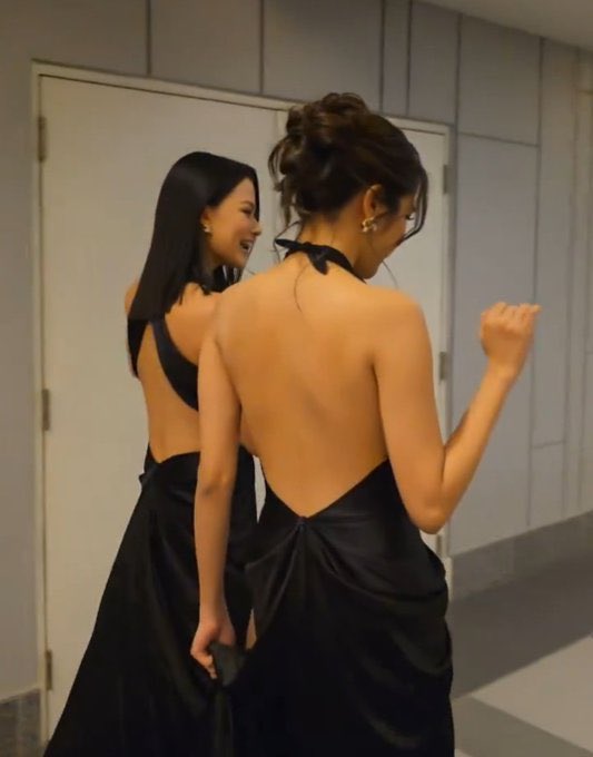 freen_brainrot's tweet photo. THE LEGS AND THEIR BACKS????? SERVEDDDD😭😭😭😭

SAROCHA REBECCA AT KAZZ AWARDS
#KazzAwards2025xFreenBecky https://t.co/4UPspQPtGC
