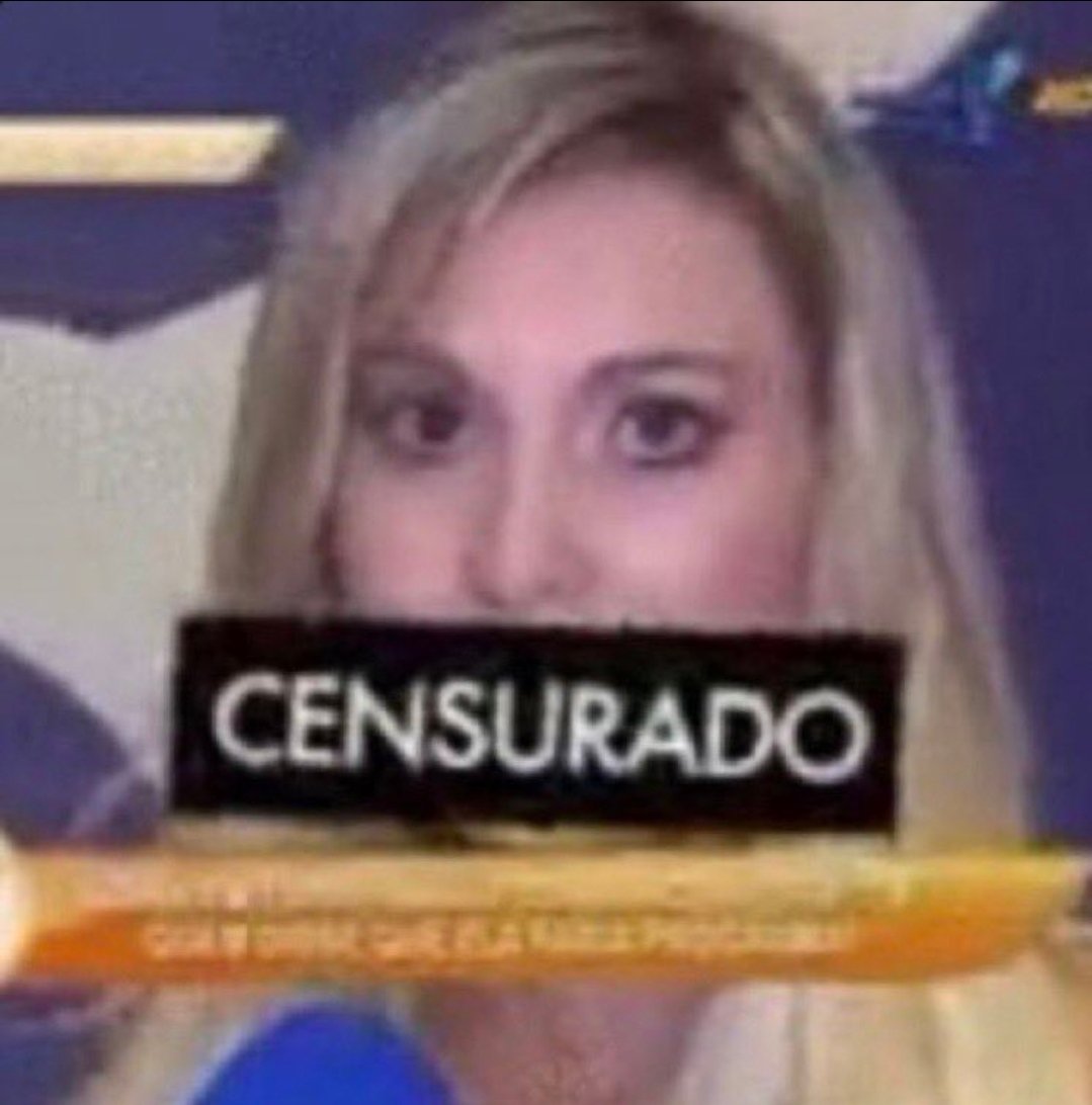 Aconteceu o inevitável: fui gravar um vídeo dançando de calcinha e escapou o meu nugget direito.