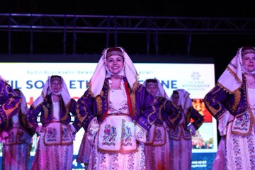 Halk Oyunları Gösterisi