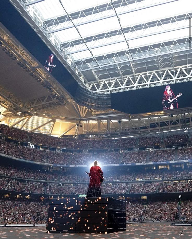 readyfrcombat's tweet image. i love you forever Madrid