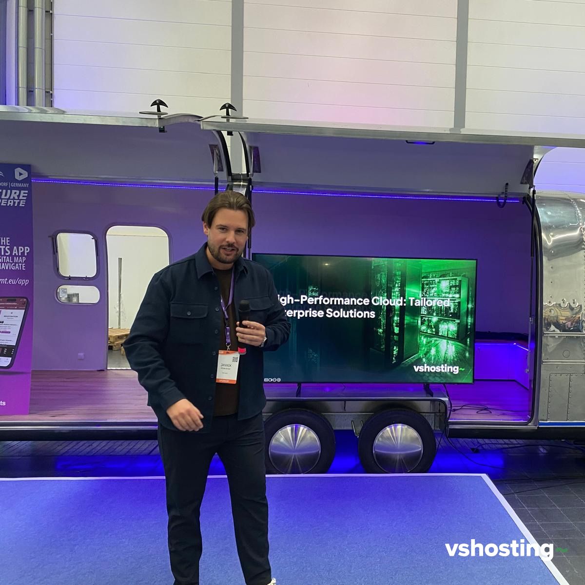 vshosting's tweet image. Včera jsme se zúčastnili European Collaboration Summitu! 

Představili jsme naše cloudová a GPU řešení, která pomáhají posouvat AI a business aplikace na vyšší úroveň - na výkonné, škálovatelné a přesně přizpůsobené potřebám.

Moc rádi jsme poznali ty, co se za námi zastavili! 👋