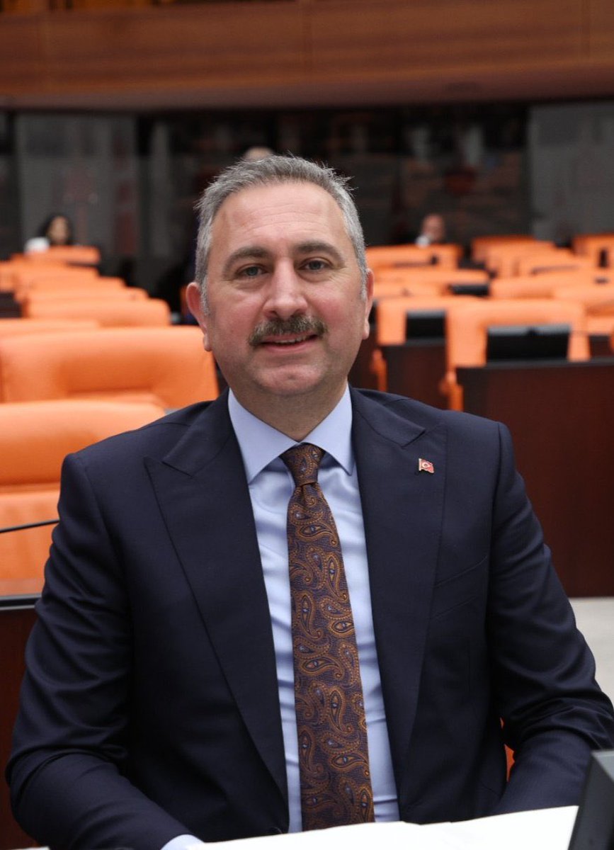 Yeniden AK Parti TBMM grup başkan vekilimiz olarak seçilen çok kıymetli Gaziantep Milletvekilimiz abimiz Abdulhamit Gülü tebrik ediyorum. 
Hem partimize hem Gazi Şehrimize hayırlı uğurlu olsun.
<a href="/abdulhamitgul/">Abdulhamit Gül</a>