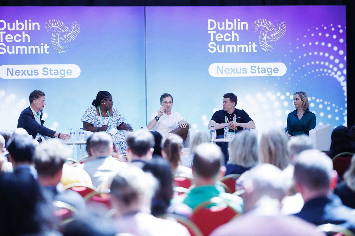 DubTechSummit's tweet image. The future of MarTech is smart, predictive and personal. At #DubTechSummit, the "Sell Me Something Smart" panel made it clear: AI is here to simplify, not complicate. 

Henry Cowling, @madebymonks_) said, “It doesn’t need to be complicated. It’s pretty straightforward to get