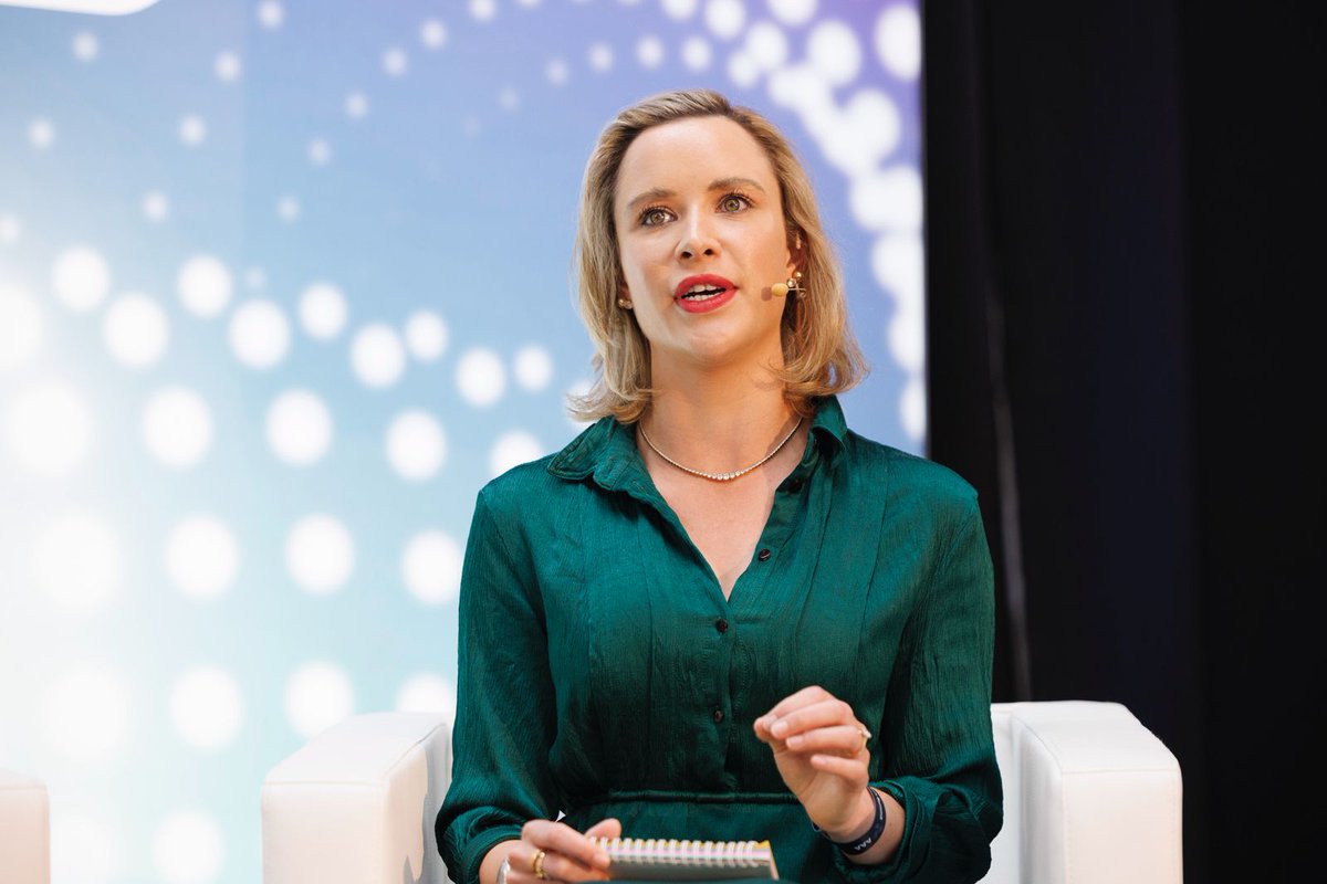 DubTechSummit's tweet image. The future of MarTech is smart, predictive and personal. At #DubTechSummit, the "Sell Me Something Smart" panel made it clear: AI is here to simplify, not complicate. 

Henry Cowling, @madebymonks_) said, “It doesn’t need to be complicated. It’s pretty straightforward to get