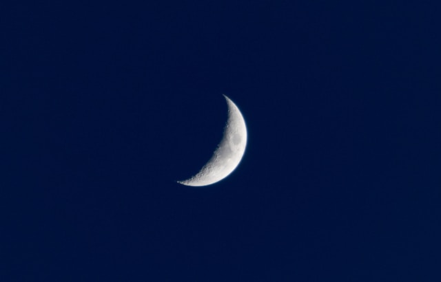 Are you a #libra Yesterday's #newmoon in #gemini was next to #Mercury  &amp; in Libran's 9th house. #librans may be travelling overseas between now &amp; mid-June. Or booking an overseas trip. You may be submitting a manuscript to a Publisher. Or you may be booking a college course.