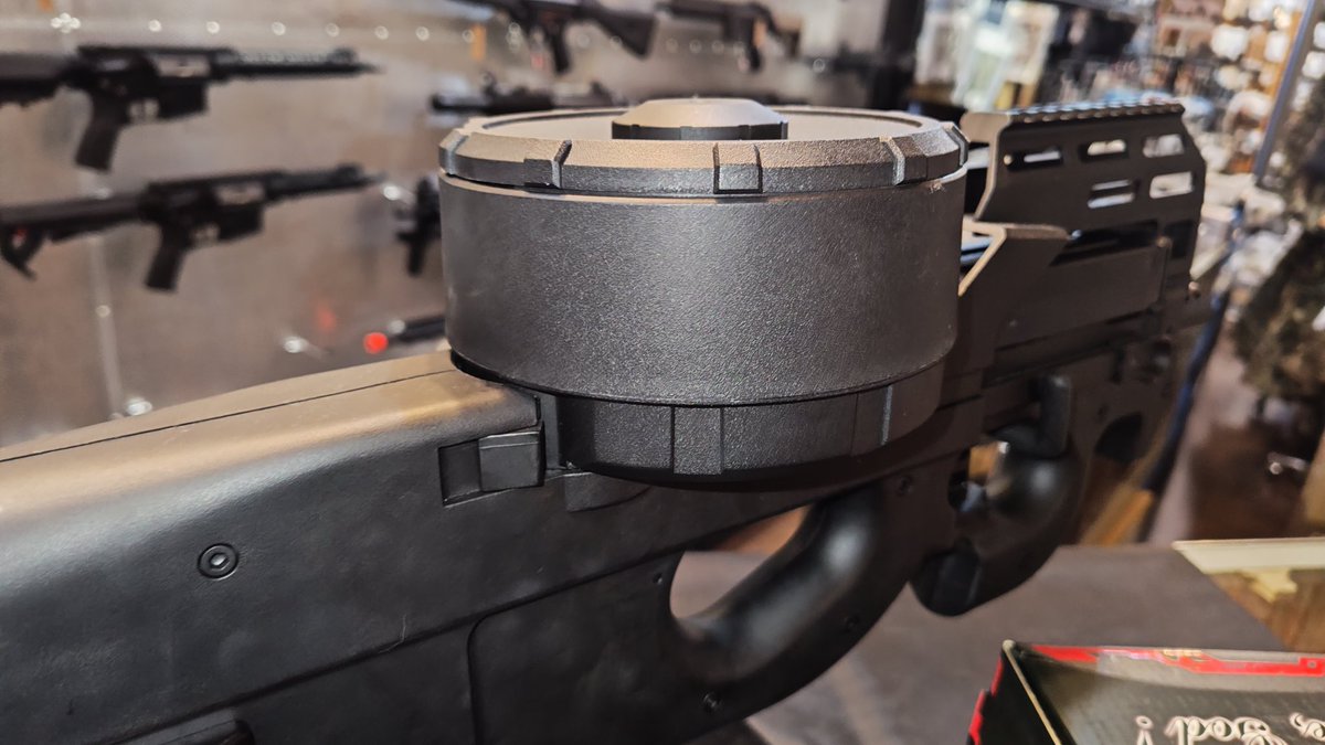 P90用の電動巻き上げドラムマガジンは装弾数3000発の大容量マガジン