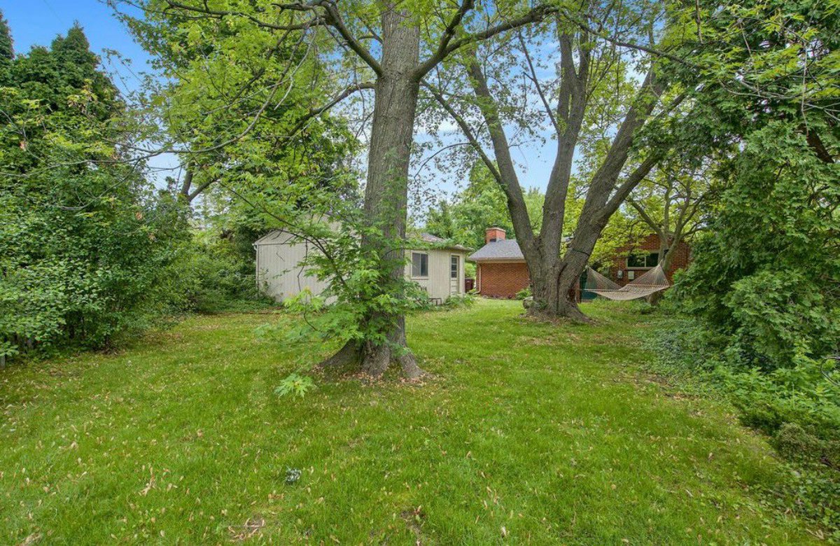 ChesneyTeam's tweet photo. ❗️New Listing❗️

Beautifully maintained 3 bed, 2 bath house nestled on a quiet, tree-lined street across from County Farm Park in Ann Arbor. The perfect balance of nature, convenience, and classic design!

🏡 2236 Medford 
$460,000
📲 734-972-7205
📧 ilze@chesneyteam.com https://t.co/KLuzH2i2Yc