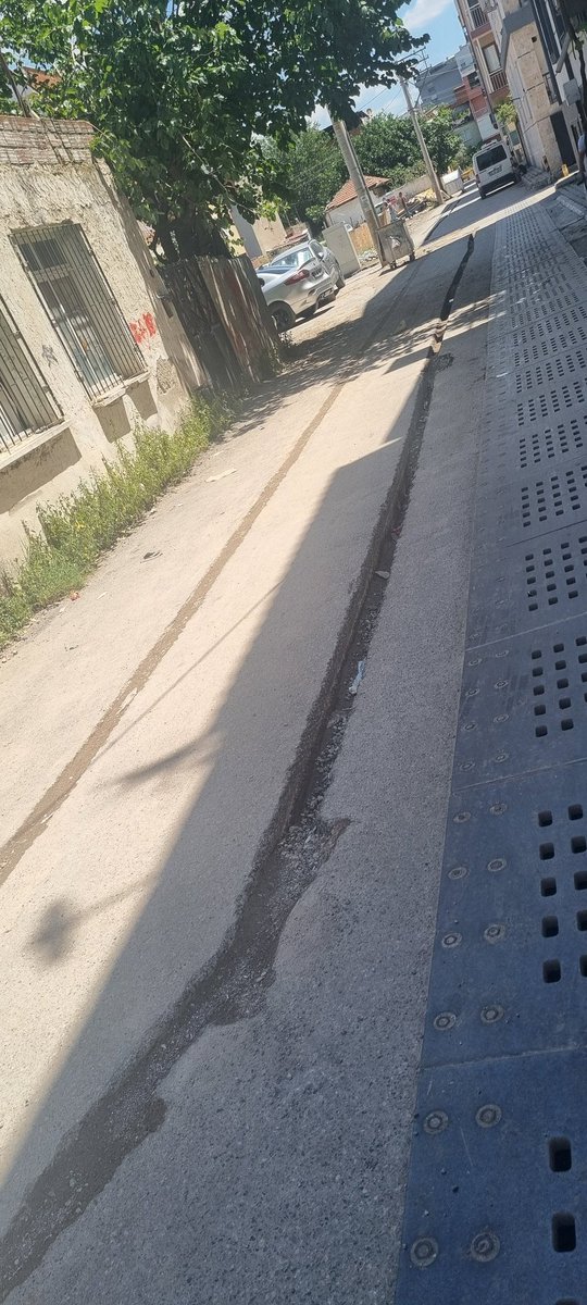 manermaner's tweet photo. @izsugm bütün sokakları kazıp gittiniz, sürekli #sularkesiliyor 😡 aylardan beri ilgilenmiyor sunuz. Mavişehir İzban dan, Semikler izban a kadar; bütün yolları kazıp, bıraktınız, gittiniz. Geri dönüşünüz de olmadı. Çok acil kesintiler bitsin ve sokaklar eski haline dönsün lutfen https://t.co/SfHjCh8lJz
