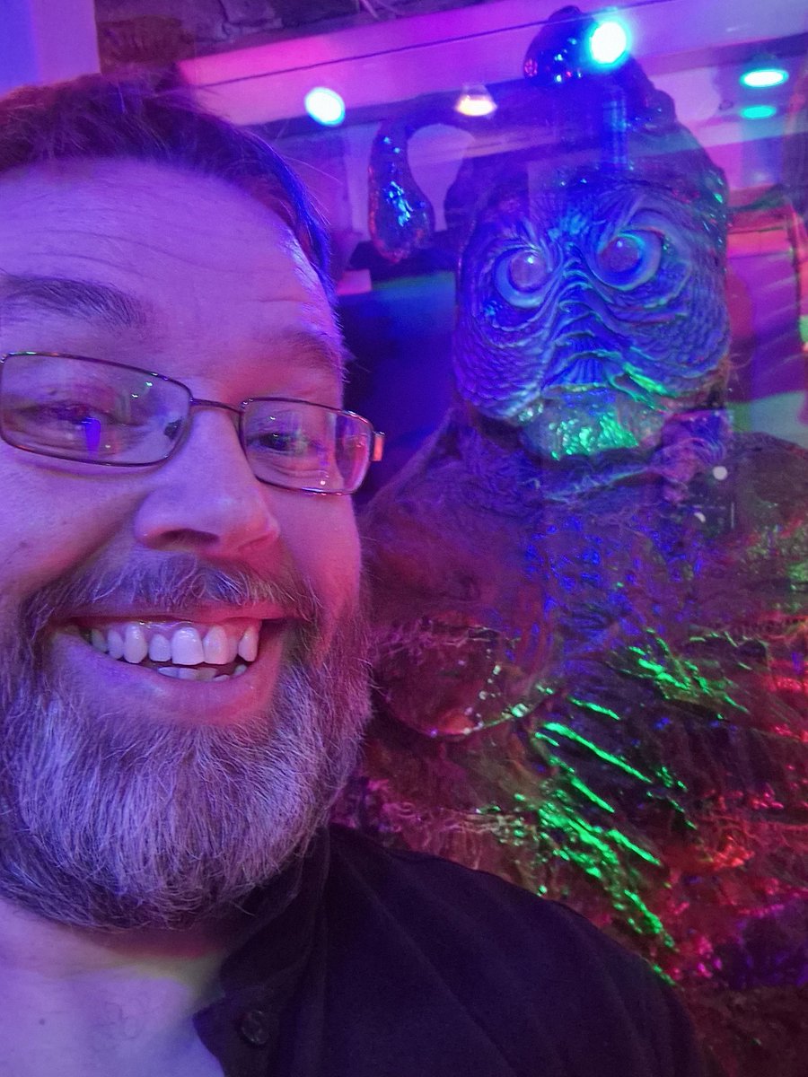 DerekWhelk (@derek_whelk) on Twitter photo Nice to bump into me old mucker and overlord <a href="/TheMestor/">Mestor The Magnificent</a>, this time at the #museumofclassicscifi. Nary a whiff of a fried slice, but always nice to catch up. Nice to bump into me old mucker and overlord <a href="/TheMestor/">Mestor The Magnificent</a>, this time at the #museumofclassicscifi. Nary a whiff of a fried slice, but always nice to catch up.