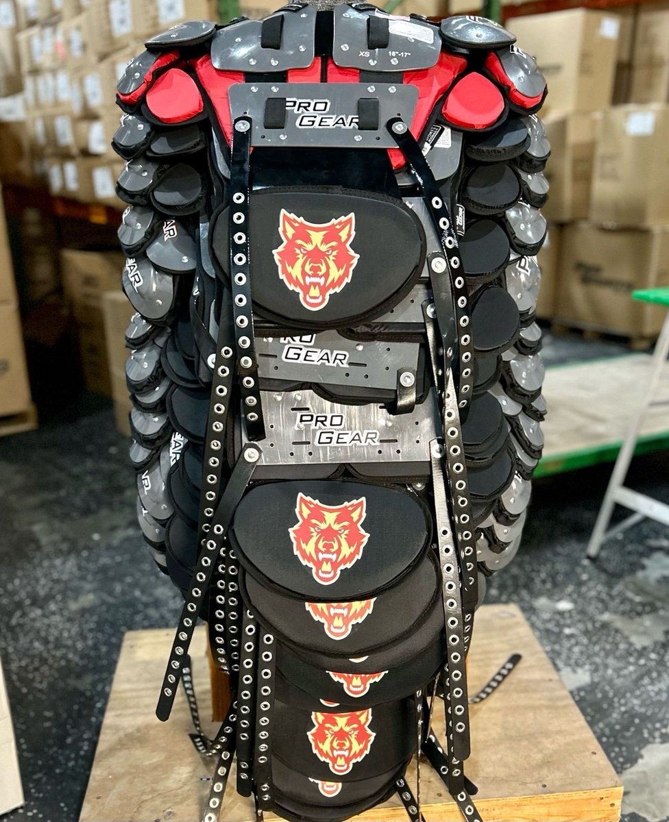 Pro Gear Sports (@progearfb) on Twitter photo These custom #ShoulderPads and #BackPlates made their way to the #Wolves!βΌοΈπΊ - <a href="/FootballRome/">ππ€π’π ππ€π‘π«ππ¨ ππ€π€π©πππ‘π‘</a>
<a href="/Zion_Katina/">Zion Katina</a> at <a href="/BakersSports/">Baker's Sports</a> helped us get them #GearedUp!
<a href="/AllRomeWolves/">ROME WOLVES πΊπΎ</a>
<a href="/ProGearNellie/">Michael Nelson</a>
<a href="/ProSports_Pads/">ProSportsPads</a>
#KnowTheLogo #HighSchoolFootball #FootballEquipment #WolvesFootball These custom #ShoulderPads and #BackPlates made their way to the #Wolves!βΌοΈπΊ - <a href="/FootballRome/">ππ€π’π ππ€π‘π«ππ¨ ππ€π€π©πππ‘π‘</a>
<a href="/Zion_Katina/">Zion Katina</a> at <a href="/BakersSports/">Baker's Sports</a> helped us get them #GearedUp!
<a href="/AllRomeWolves/">ROME WOLVES πΊπΎ</a>
<a href="/ProGearNellie/">Michael Nelson</a>
<a href="/ProSports_Pads/">ProSportsPads</a>
#KnowTheLogo #HighSchoolFootball #FootballEquipment #WolvesFootball