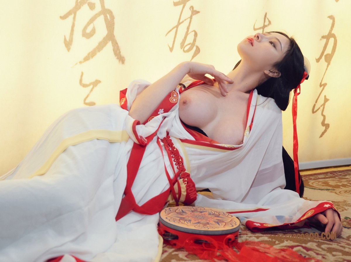 古装女侠露出，如梦令 https://t.co/Fyihz8bM5Y