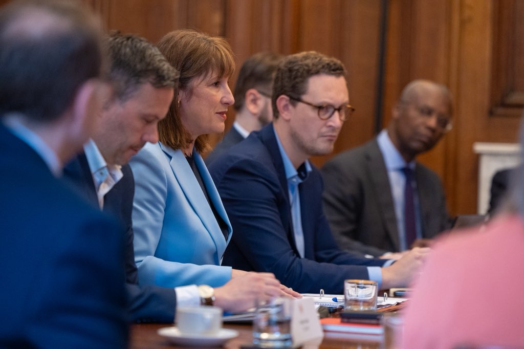 Paul Nowak (@nowak_paul) on Twitter photo Good to meet <a href="/RachelReevesMP/">Rachel Reeves</a> <a href="/hmtreasury/">HM Treasury</a> <a href="/darrenpjones/">Darren Jones MP</a> to talk priorities ahead of spending review:
An industrial strategy & lower energy prices to support good jobs
Investment in public services
Delivering the employment rights bill
A decent welfare system
Fair taxes & Good to meet <a href="/RachelReevesMP/">Rachel Reeves</a> <a href="/hmtreasury/">HM Treasury</a> <a href="/darrenpjones/">Darren Jones MP</a> to talk priorities ahead of spending review:
An industrial strategy & lower energy prices to support good jobs
Investment in public services
Delivering the employment rights bill
A decent welfare system
Fair taxes &
