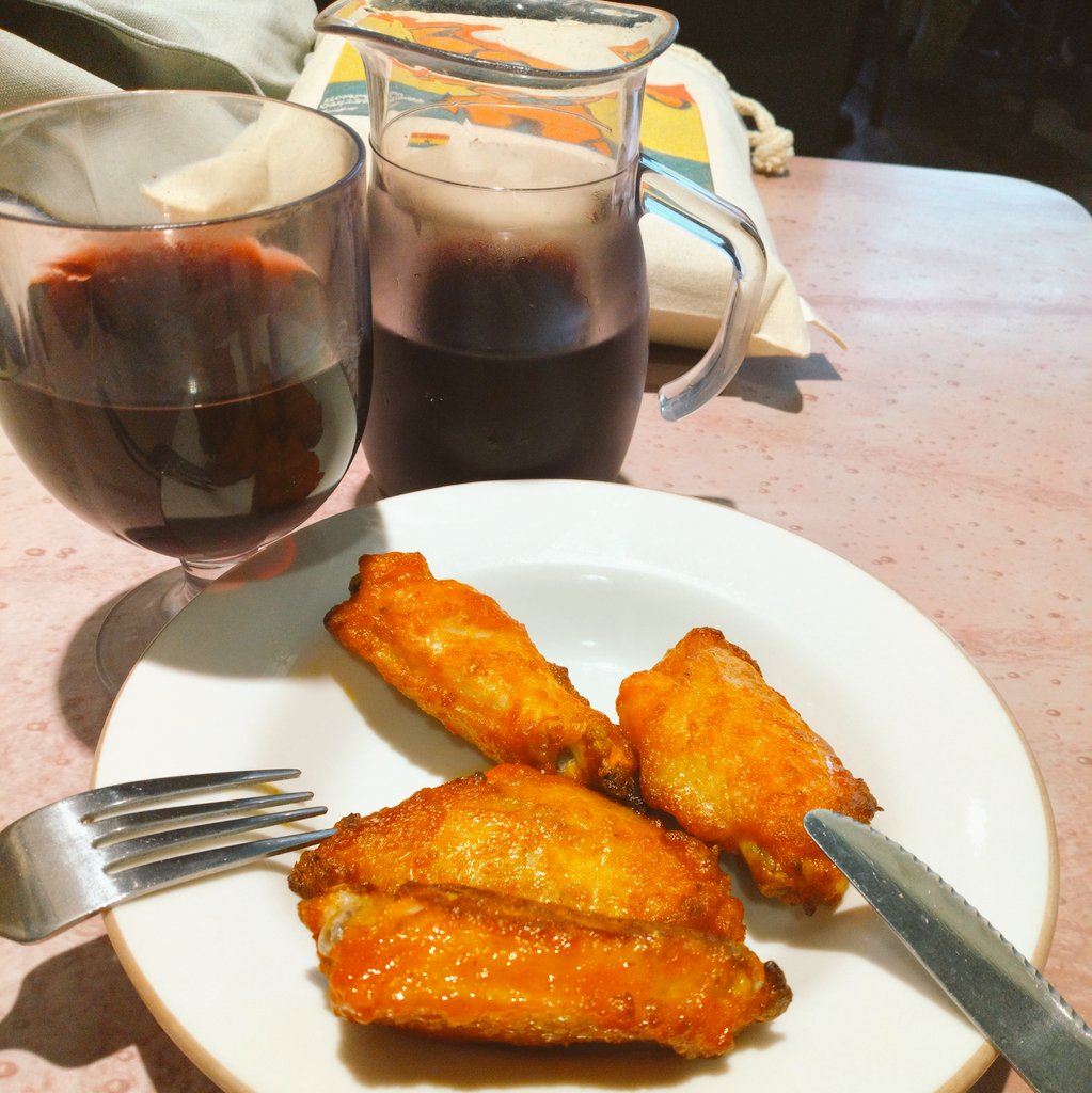 emi366011096356's tweet photo. あ💕サイゼの画像あげるの忘れてました😊✨上野広小路です🍷
映ってる巾着はBONBOSTARSの作品です✨
#BONBOSTARS https://t.co/Zoce2esDpi