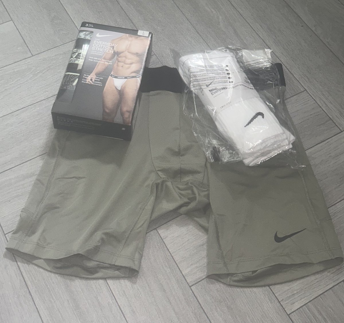6ft4WelshCake's tweet photo. Some new shit for the gym, can’t stop won’t stop growing this ass, bet you can’t wait to see it on, who risks being under my ass after a Workout deserves a trophy #gymfarts #workoutgear #sweatyguy #sweatyjocks #sweatysocks #gymbooty #gayfacesitting #eproctophilia https://t.co/lIAny06zdp