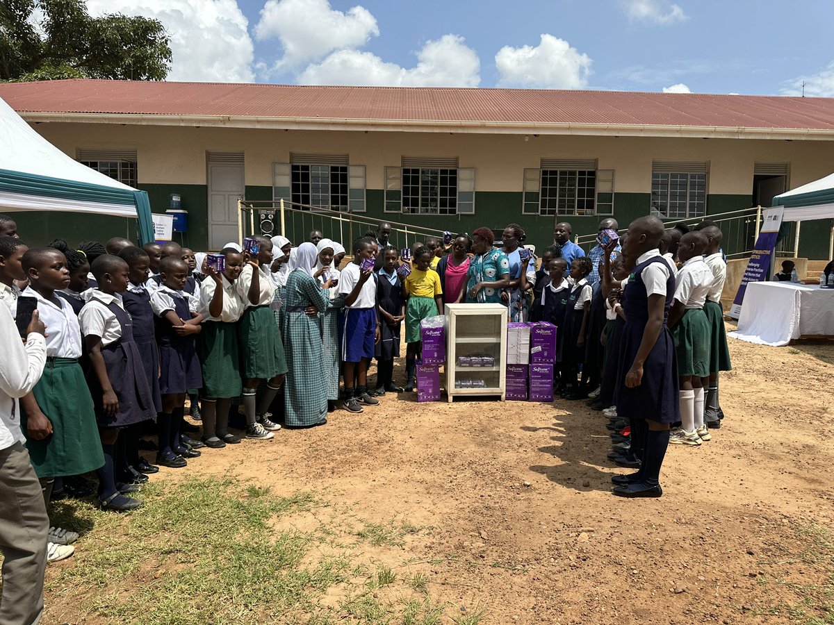 CentreforWomen2's tweet photo. Together with parents, teachers, and community leaders, we are building a future where girls thrive without fear or shame.
Let’s normalize conversations, prioritize access, and create safe spaces for all.
#TogetherForMH #GirlsInSchool
#CommunityPadDispenser https://t.co/4GbrWVTblK