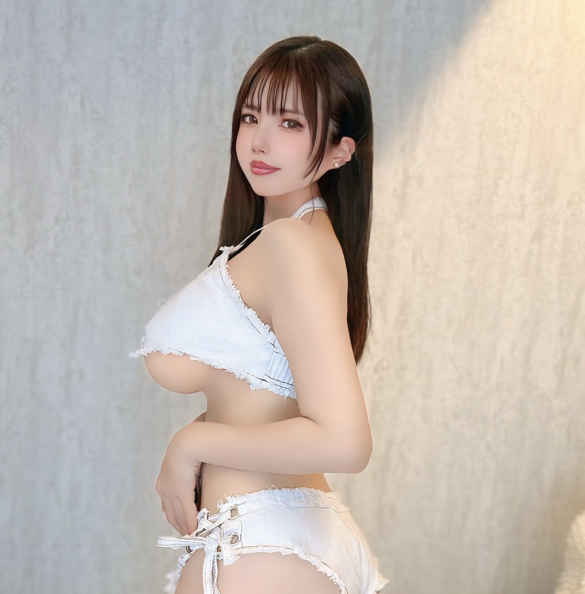 白いデニムって可愛いよね🤍

fantia.jp/posts/3456801