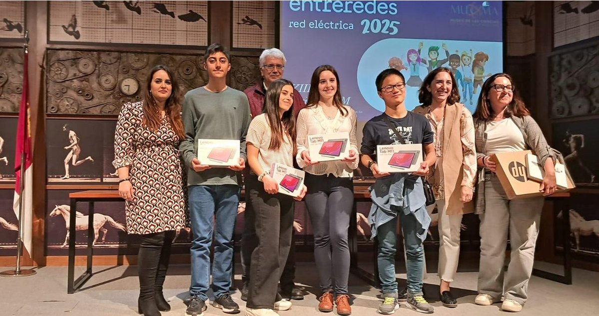 Redeia (@redeiacorp) on Twitter photo ¡Estos son los ganadores de las #OlimpiadasEntreredes 2025. Muchas felicidades!
1º ESO 🏆 IES Guadiana, Ayamonte #Huelva
2º ESO 🏆 <a href="/iesmachado/">IES Antonio Machado</a>, #Soria
3º ESO 🏆 <a href="/ies_santayana/">IES Jorge Santayana</a> , #Ávila
4º ESO 🏆 IES Bodas de Camacho, Munera #Albacete
Más de 54.000 estudiantes de #ESO habéis ¡Estos son los ganadores de las #OlimpiadasEntreredes 2025. Muchas felicidades!
1º ESO 🏆 IES Guadiana, Ayamonte #Huelva
2º ESO 🏆 <a href="/iesmachado/">IES Antonio Machado</a>, #Soria
3º ESO 🏆 <a href="/ies_santayana/">IES Jorge Santayana</a> , #Ávila
4º ESO 🏆 IES Bodas de Camacho, Munera #Albacete
Más de 54.000 estudiantes de #ESO habéis