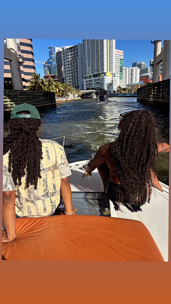 JustSayRaee's tweet photo. Listen. Listen. I love Miami 🌴 https://t.co/0AxHB97yXD