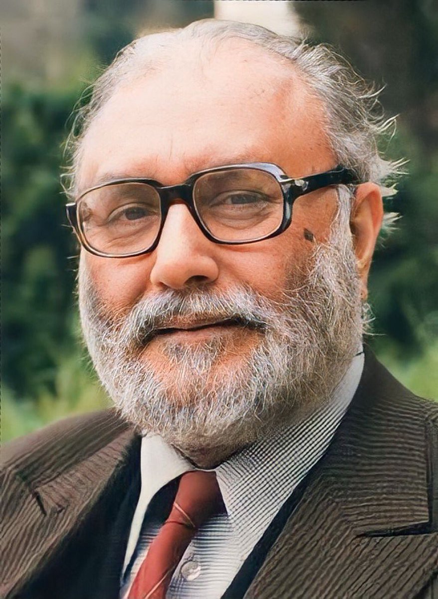 While celebrating #YoumETakbeer, remember Dr. #Abdus_Salam, whose pivotal role as a Nobel Laureate contributed to the success of Pakistan's nuclear program. 

Let’s pay tribute to the unsung hero behind our nuclear strength!

ڈھونڈو گے اگر ملکوں ملکوں
ملنے کے نہیں نایاب ہیں ہم