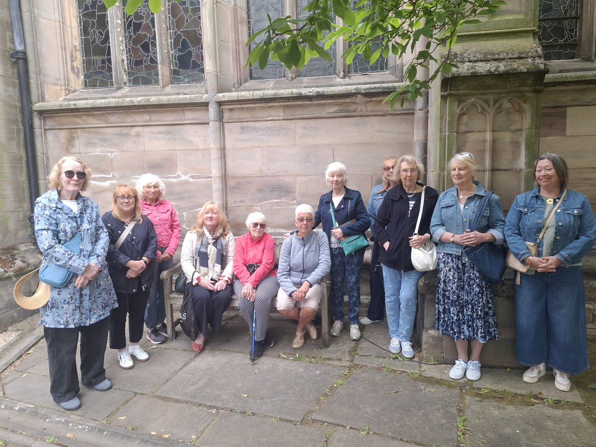 EzekialBone's tweet image. Ladies from a local @WomensInstitute had a lovely stroll around the historic #lacemarket following the threads of the textile story & hearing yarns of #robinhood in @StMarysNotts churchyard, ending in the bohemian quarter #Hockley. Private tours available! #LoveNotts @No1tingham