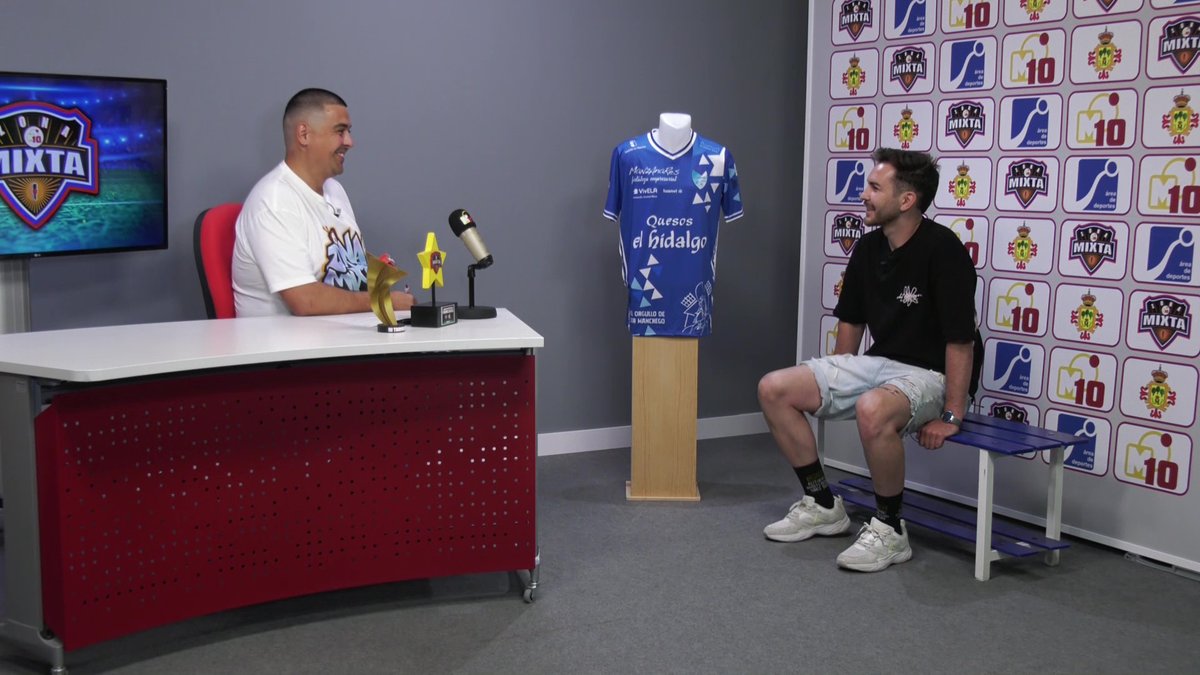 ZonaMixtaM10TV's tweet photo. ¡El último!

⚽Hoy despediremos nuestra 5ª temp. con @Javi10alonso (@ManzanaresFS). Además, conoceremos a @Sergio_Cast7 y felicitaremos a @fcjaviermarquez (@bmvillaaranda), mejor entrenador de @ASOBAL

No te pierdas el 5x27👇
⏰20:30 h.
📺@Manzanares10TV
▶️https://t.co/JdbDPDFaA9 https://t.co/SMftEeota5