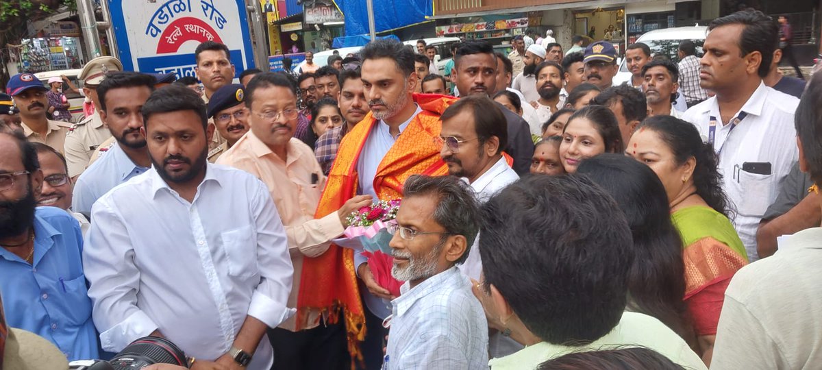 Wadala W Citizens Forum (@wadalacitizens) on Twitter photo Thanks alot <a href="/AmeyGhole/">Amey Ghole</a> for arranging this public meet with Hon’ble State Home Minister <a href="/iYogeshRKadam/">Yogesh Ramdas Kadam</a> .
Kadam sahab very patiently heard out grievances and seemed to understand the seriousness of the matter. Hopefully he should give +ve results.
🙏🙏
#wadala Thanks alot <a href="/AmeyGhole/">Amey Ghole</a> for arranging this public meet with Hon’ble State Home Minister <a href="/iYogeshRKadam/">Yogesh Ramdas Kadam</a> .
Kadam sahab very patiently heard out grievances and seemed to understand the seriousness of the matter. Hopefully he should give +ve results.
🙏🙏
#wadala