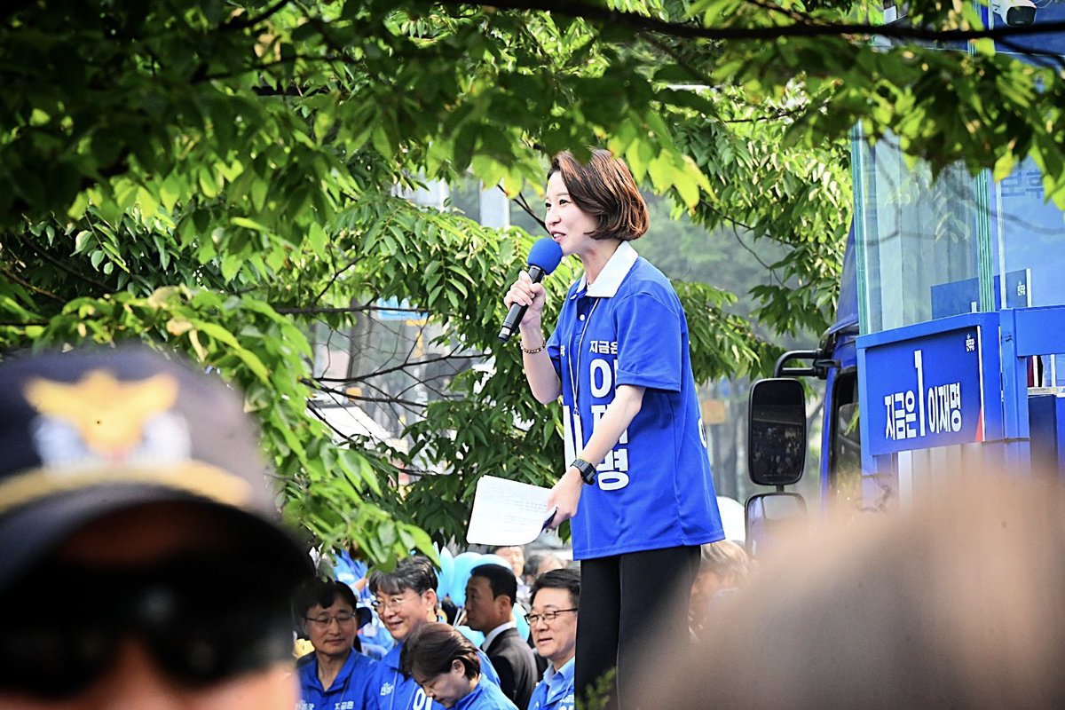 “바빠서 투표 못하시는 분, 잊어버리고 투표 못하시는 분, ‘그놈이 그놈이여’ 생각하고 투표 포기하시는 분, 한 분이라도 더 설득해서 투표하게 하시고 압도적으로 내란세력을 심판함으로써 진짜 대한민국 6월 4일부터 시작해봅시다.”

투표해야 바뀝니다! 투표하면 이깁니다!