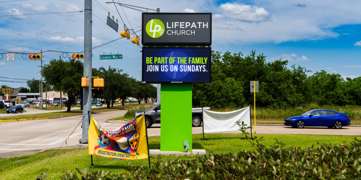 ledpartnershtx's tweet image. New monument, new marquee, same mission. 🙌
LifePath Church now stands out brighter than ever with a new monumental sign and vibrant LED display—designed and built from the ground up by our team.
#LEDPartners #MonumentSign #LEDMarquee #ChurchSignage #CustomSigns #LifePathChurch