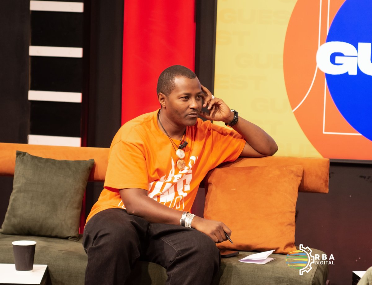 📷AMAFOTO 📷

Shema Mico Gibril uzwi nka Shemi, twabanye muri #RTVVersus, aho twaganiriye  ku ndirimbo ye aherutse gushyira hanze yitwa “Ntibanyurwa”.

Shemi yatubwiye ko iyo uri umuhanzi uba ugomba kwigirira icyizere kuko bigufasha kudacika intege.

Yavuze ko ikindi kimufasha