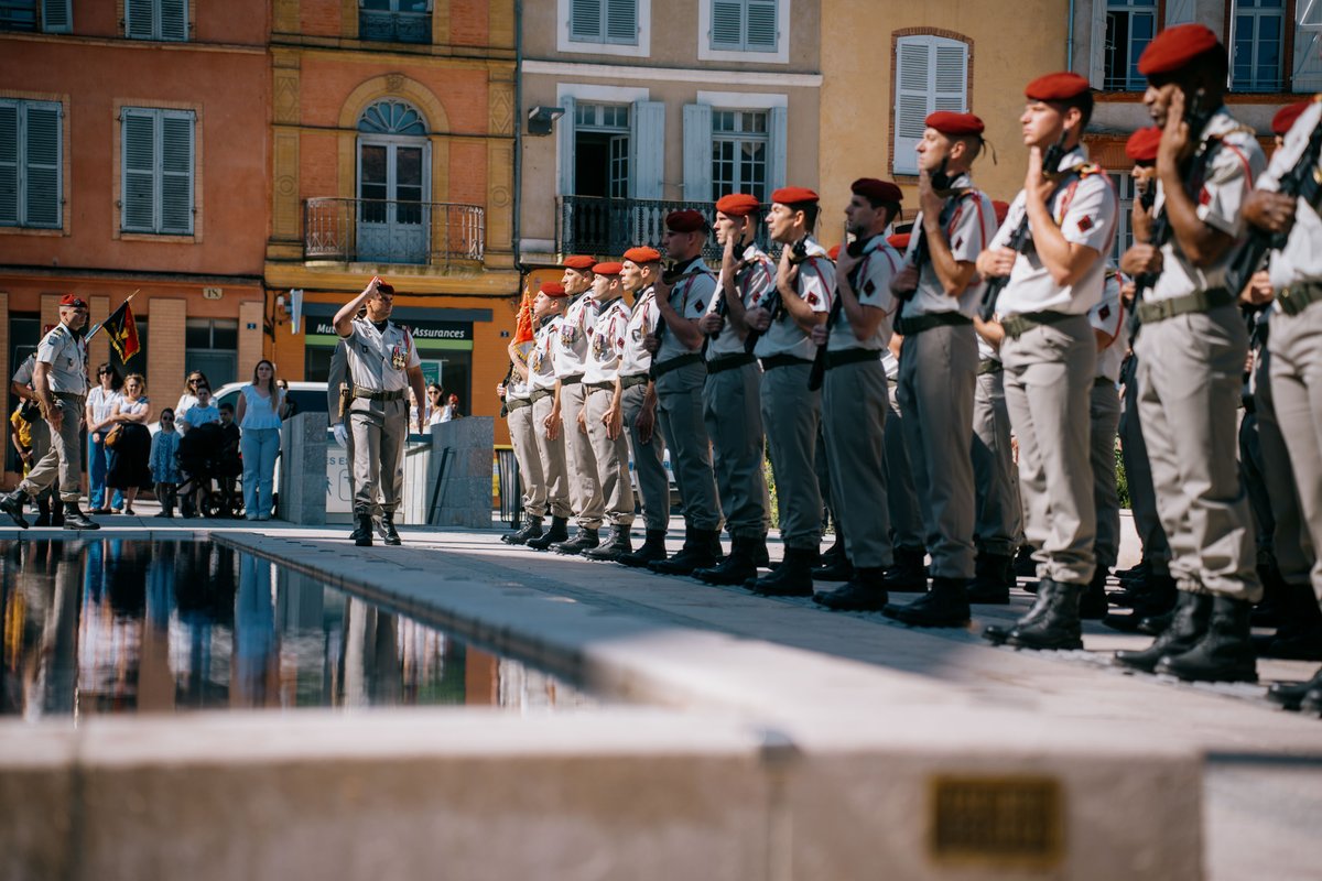 17eRGP's tweet image. #PASSCOM ➡️  La compagnie de commandement et de logistique ouvre le bal des passations de commandement pour cette année 2⃣0⃣2⃣5⃣ !

➡️Après 2⃣ ans à la tête de cette compagnie aux multiples spécialités, le capitaine Marc a transmis le fanion au capitaine Silvan.