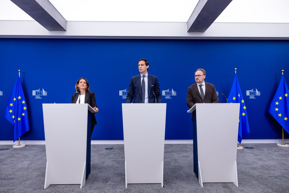 Energy4Europe 🇪🇺 (@energy4europe) on Twitter photo EVP @Teresaibera, Commissioner <a href="/DanJoergensen/">Dan Jørgensen</a> and Commissioner <a href="/WBHoekstra/">Wopke Hoekstra</a> met with press this morning to talk about how EU countries’ National Energy and Climate Plans are bringing Europe closer to its 2030 climate and energy goals.
Watch here 📽️ europa.eu/!4Vrxgh EVP @Teresaibera, Commissioner <a href="/DanJoergensen/">Dan Jørgensen</a> and Commissioner <a href="/WBHoekstra/">Wopke Hoekstra</a> met with press this morning to talk about how EU countries’ National Energy and Climate Plans are bringing Europe closer to its 2030 climate and energy goals.
Watch here 📽️ europa.eu/!4Vrxgh