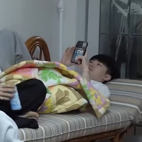 _wonuwo's tweet image. me tuwing family reunion: