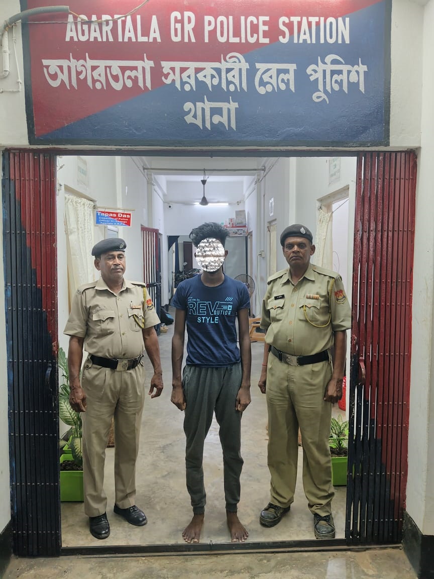 On 27/05/2025, 01 BD national have been arrested from Agartala Railway Station. The BD national illegally entered into India from Bangladesh. A specific Case has been registered against him.
<a href="/Tripura_Police/">Tripura Police</a>
#SevaVeertaBandhuta