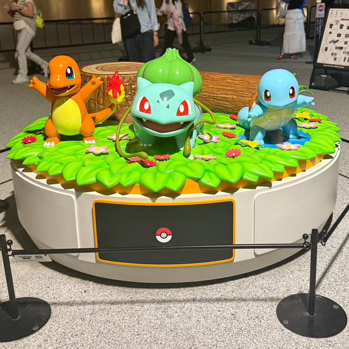 周りの万博行った人が全員良かったと言うので昨日行ってきました、結果めちゃくちゃ良かった

海外パビリオンの酒1500円で、日本食フードコートの酒が380円だったので、海外旅行時の円安の辛さを体験できます笑

行ったパビリオンの酒全部飲んでたら酒代だけで1万超えたので、酒好きの人は注意が必要…