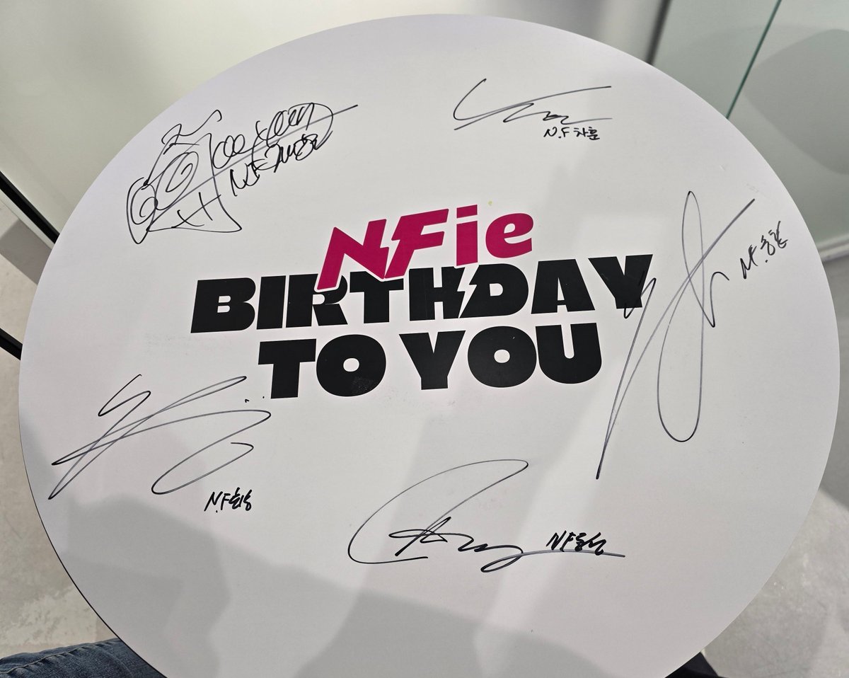 karamel_sszz's tweet photo. 🎉🎉엔피벌스데이🎉🎉
10주년 축하하고왔어요
항상 무대위에서 행복하시길 바랍니다💜

#포토이즘플레이 #포토이즘팝업스토어 #엔플라잉 #NFlying #photoismplay #NFlying_10th_Anniversary
@photoism_kr
@NFlyingofficial https://t.co/qr1d3uLrvq