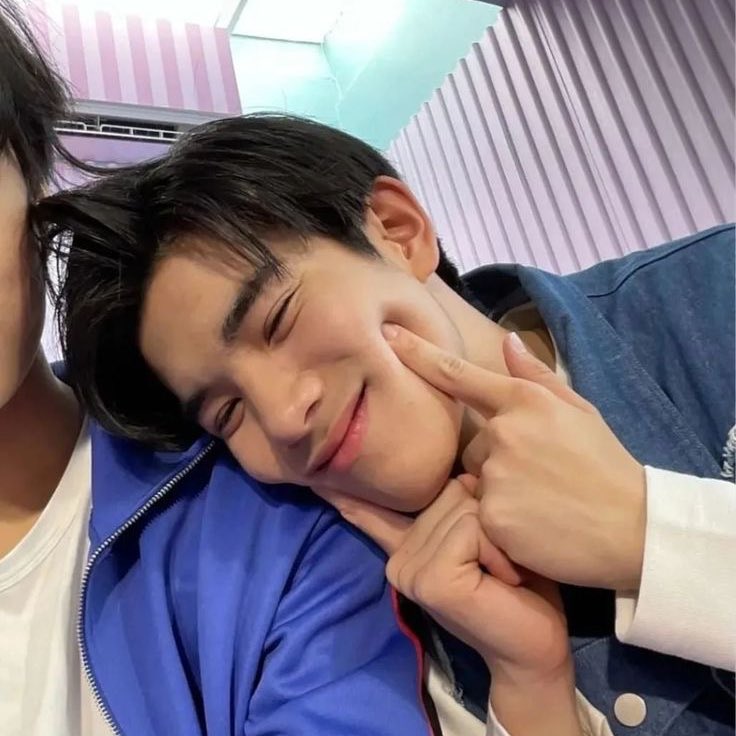 dikfourth's tweet photo. Ju Jihoon &amp; Fourth Nattawat as Father and Son universe.

— Parfum apa tadi?

(Like father, like son!) few tweets au https://t.co/cpCnktclch