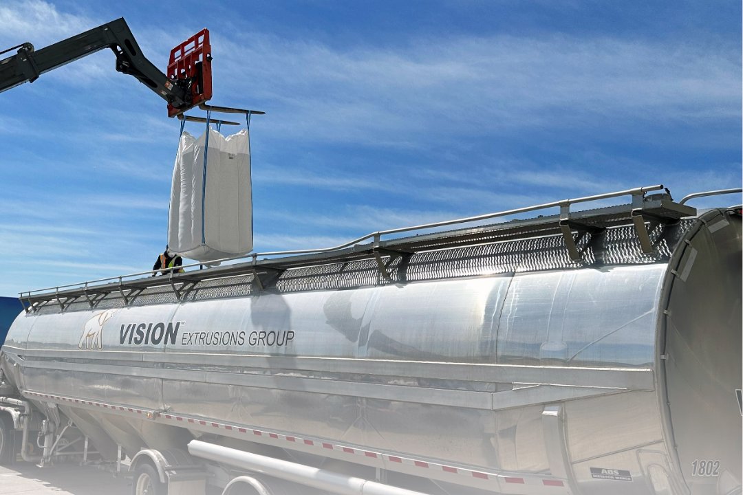 Olin choisit le #PortMTL comme porte d’entrée #logistique pour le PVC en Ontario et au Québec ➡️ bit.ly/45goFsD